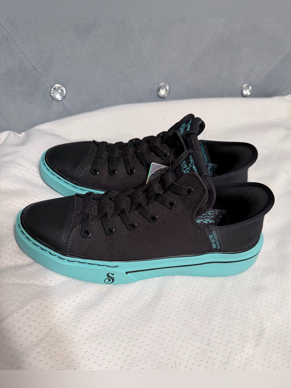 Skechers Black Sneakers with Turquoise Platform